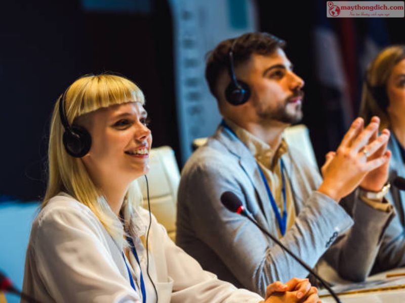 Thiết bị phiên dịch đồng thời là lựa chọn lý tưởng khi tổ chức sự kiện quốc tế Thiết bị phiên dịch đồng thời là lựa chọn lý tưởng khi tổ chức sự kiện quốc tế