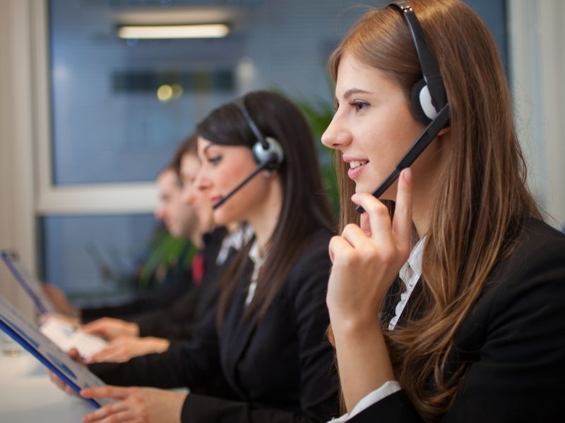 Tai nghe phiên dịch trực tiếp là gì